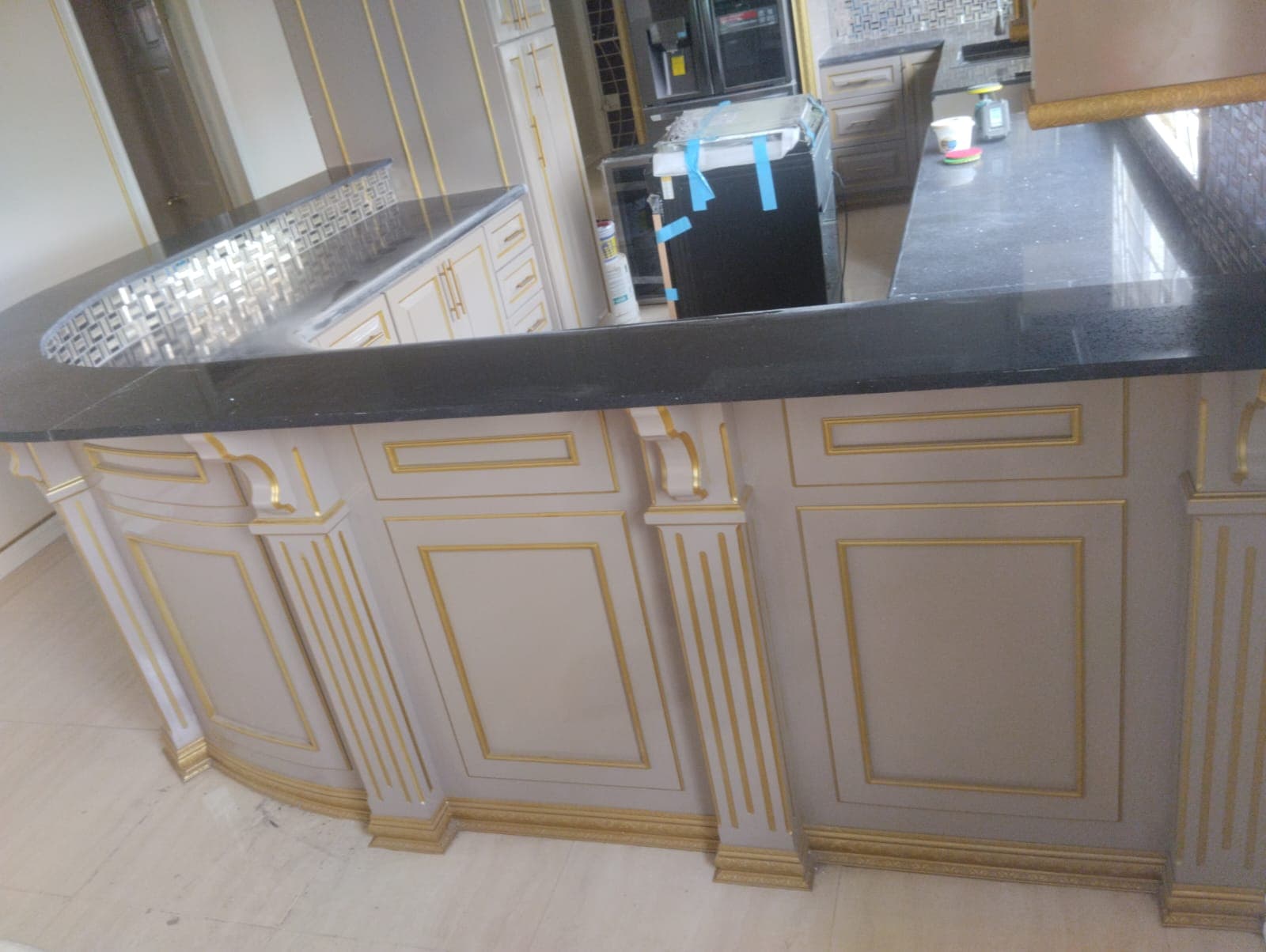 Custom-made cabinet thumbnail 2