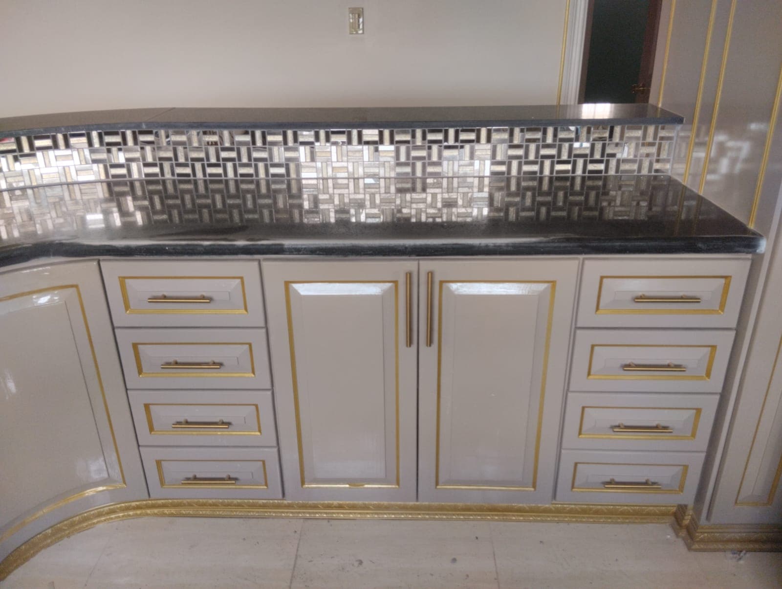 Custom-made cabinet thumbnail 13